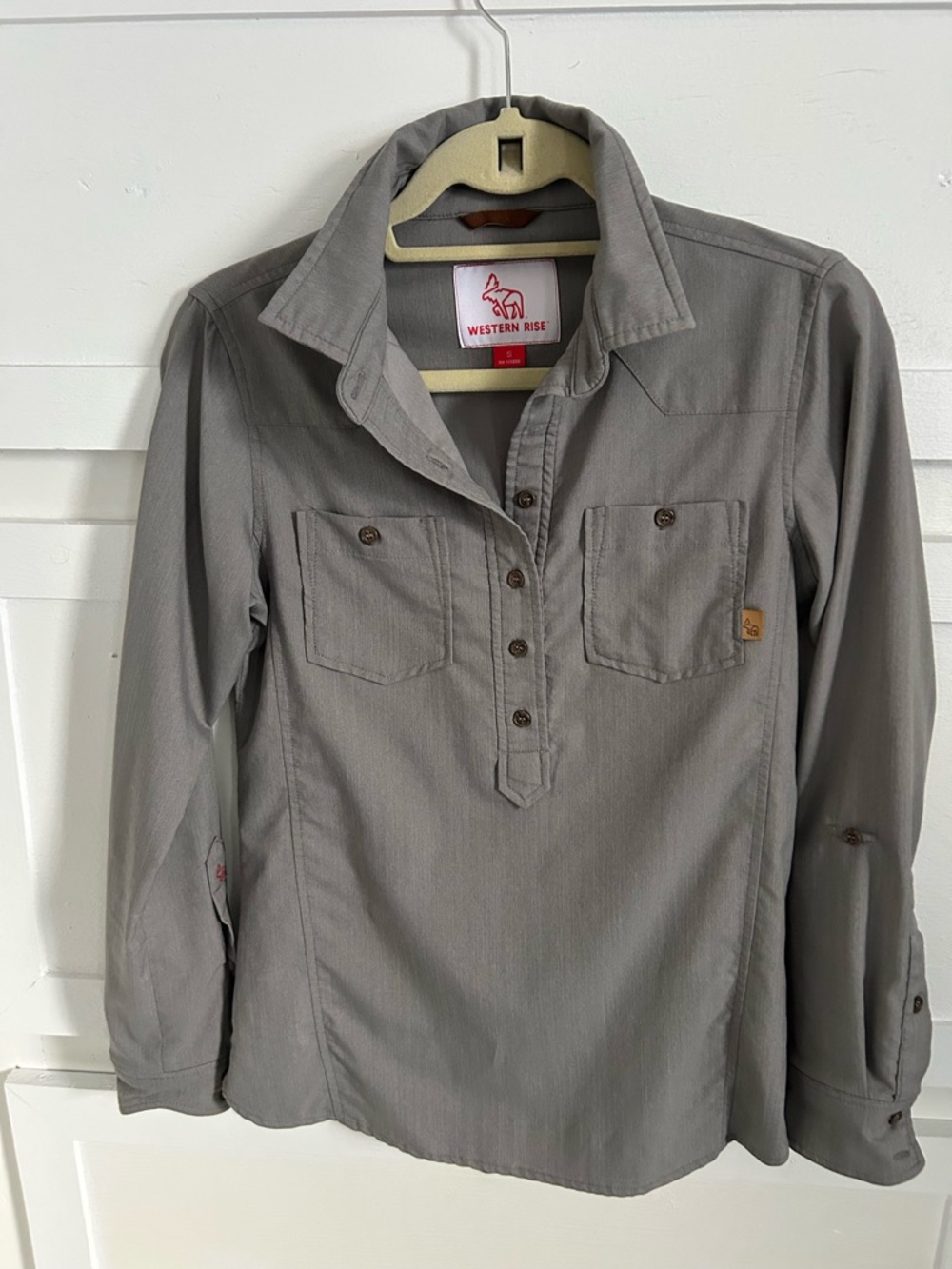 Western Rise Women's Gray Button-Down Utility Shirt size small